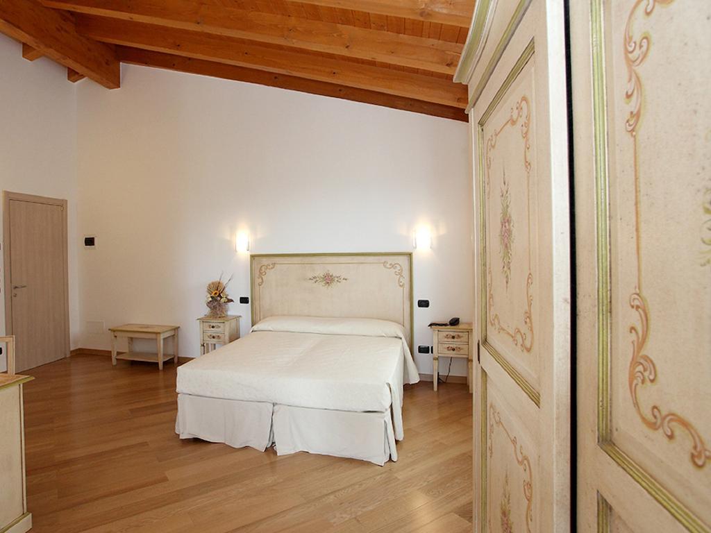 Relais Fontana Rosa B&B Wellness Caprino Veronese Δωμάτιο φωτογραφία